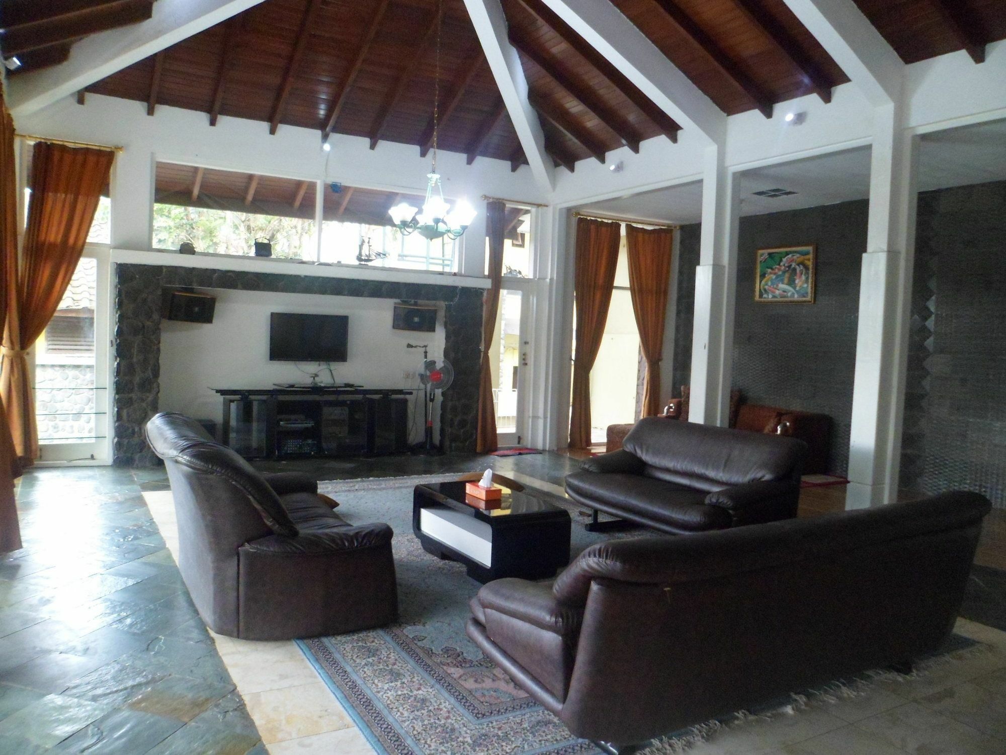 Villa Bukit Danau Чипанас Экстерьер фото