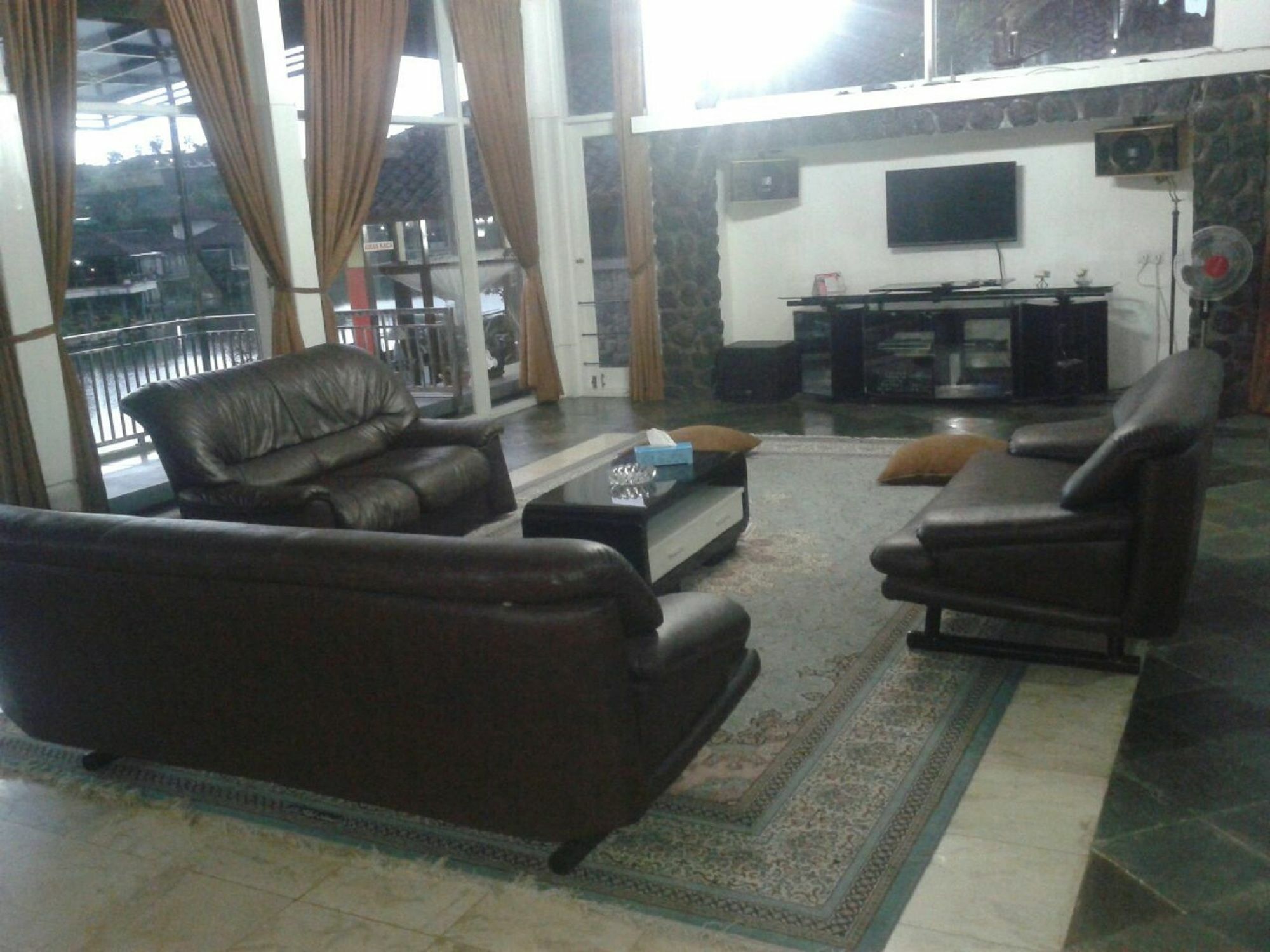 Villa Bukit Danau Чипанас Экстерьер фото
