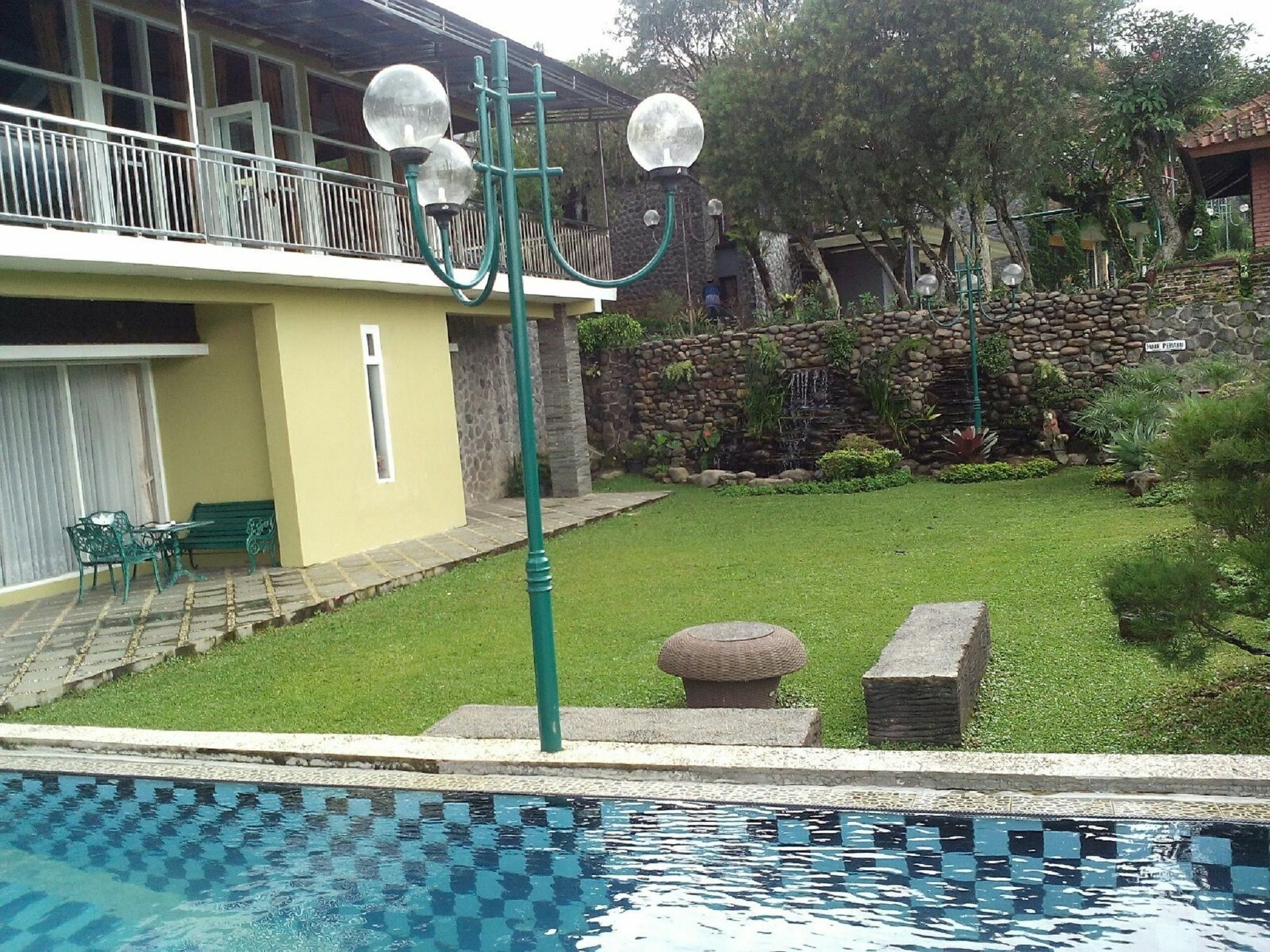 Villa Bukit Danau Чипанас Экстерьер фото